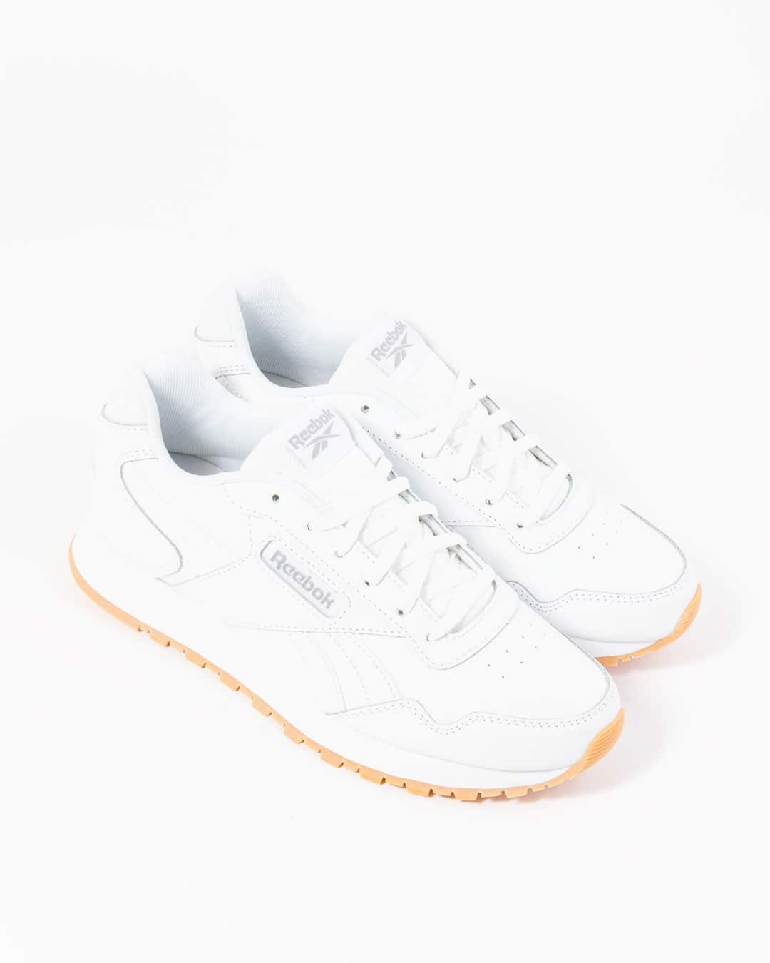 Reebok Ladies sneakers white wiith gum sole side view